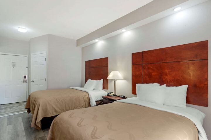 2 Double Beds (4 of 11)
