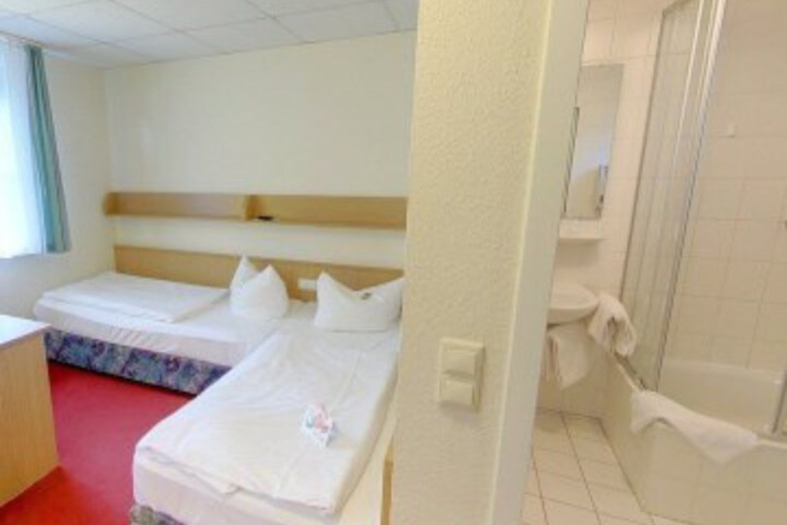 Room 3 of 33