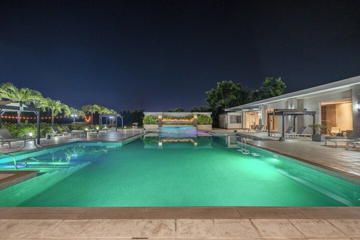 Hotel Pool