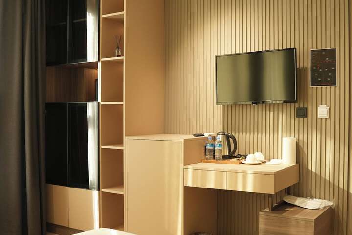 Room 2 of 7
