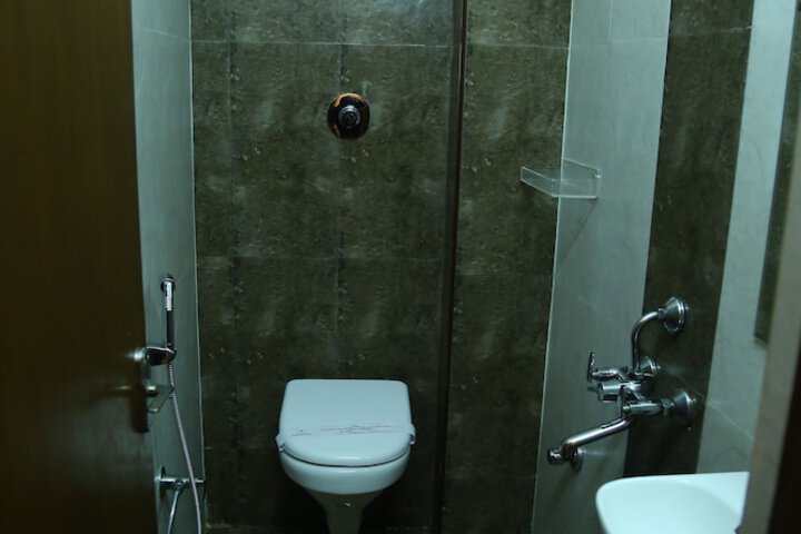 Room 28 of 52