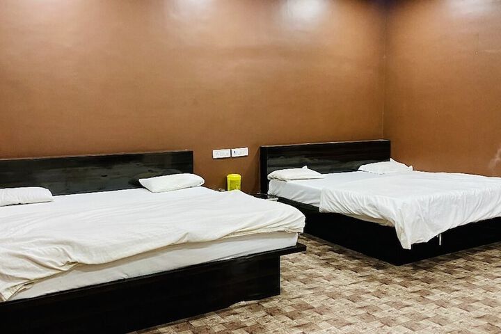 Room 27 of 32
