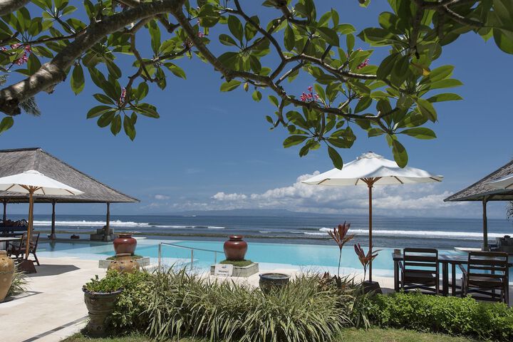 Hotel with Pool