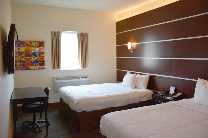1 Queen Bed (17 of 26)