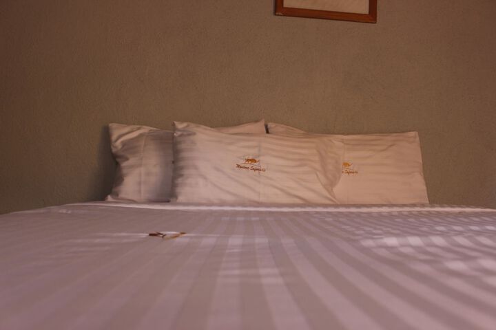 Room 10 of 28