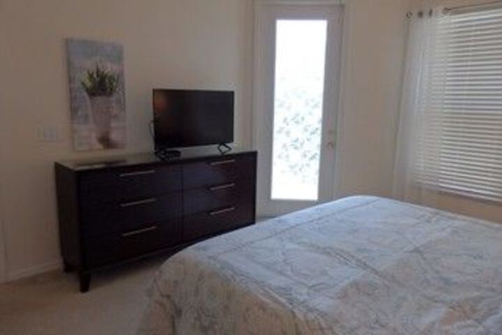 Room 8 of 32