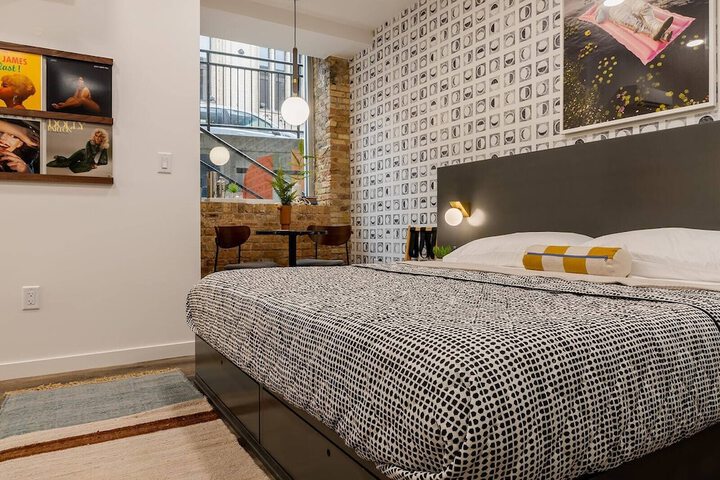 Room 4 of 27