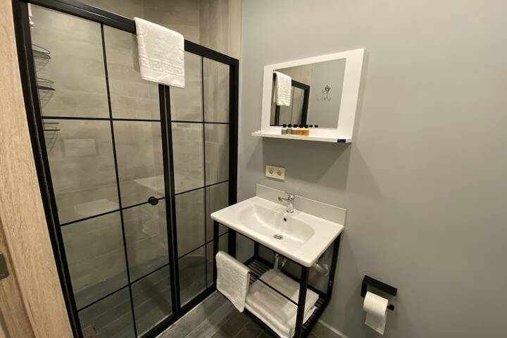 Room 15 of 24