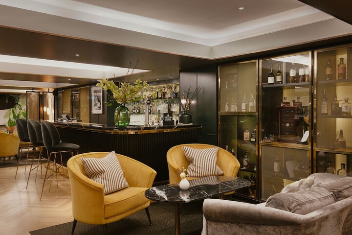 Lounge 95 of 116