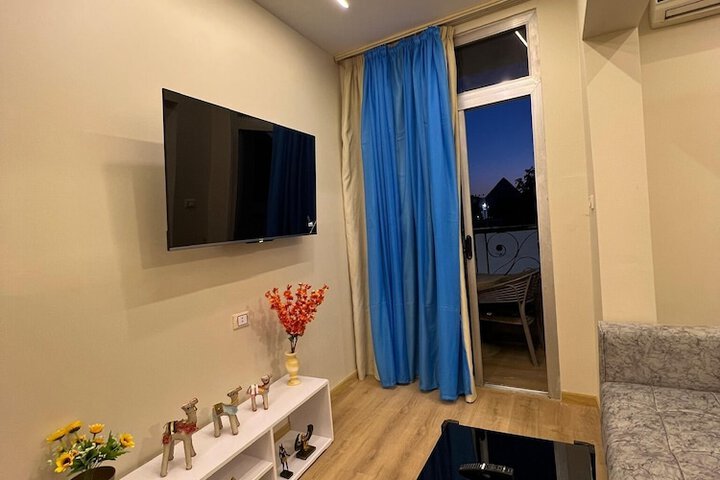 Room 52 of 196