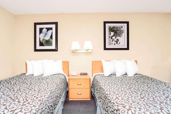 2 Double Beds (3 of 4)