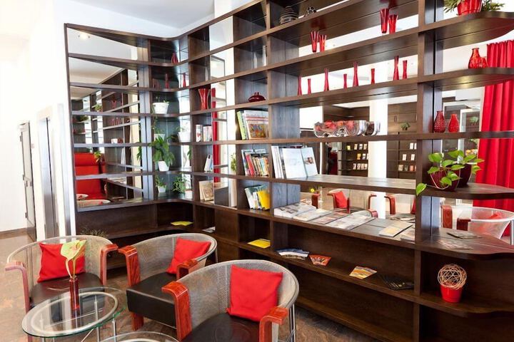 Guest Lobby