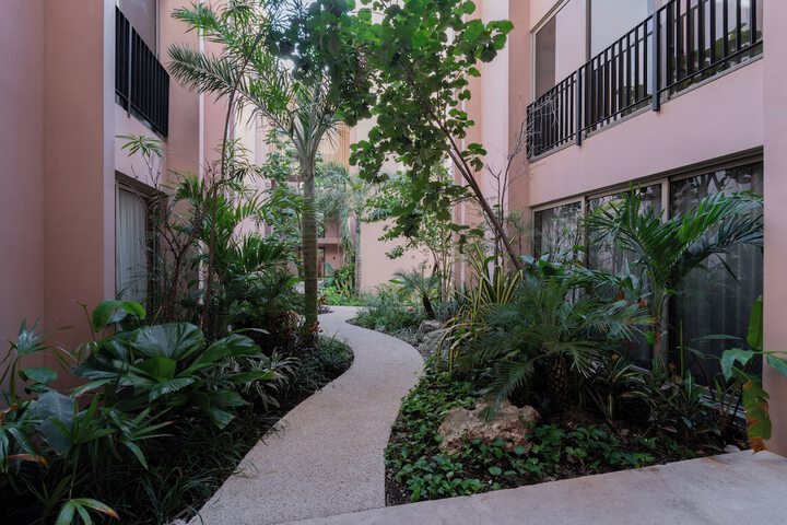 Hotel Exterior 74 of 80