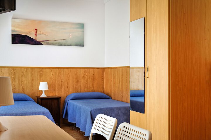 Room 15 of 38