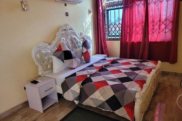Room 4 of 10