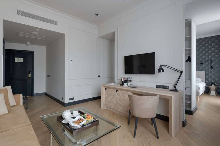 Room 44 of 101