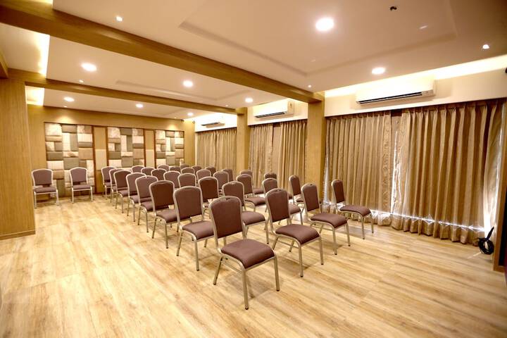 Business Center 26 of 28