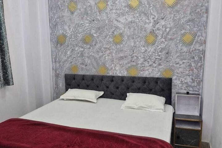 Room 34 of 76