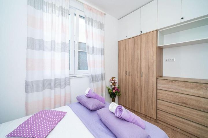 Room 4 of 38