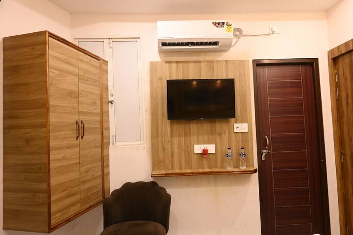 Room 51 of 86