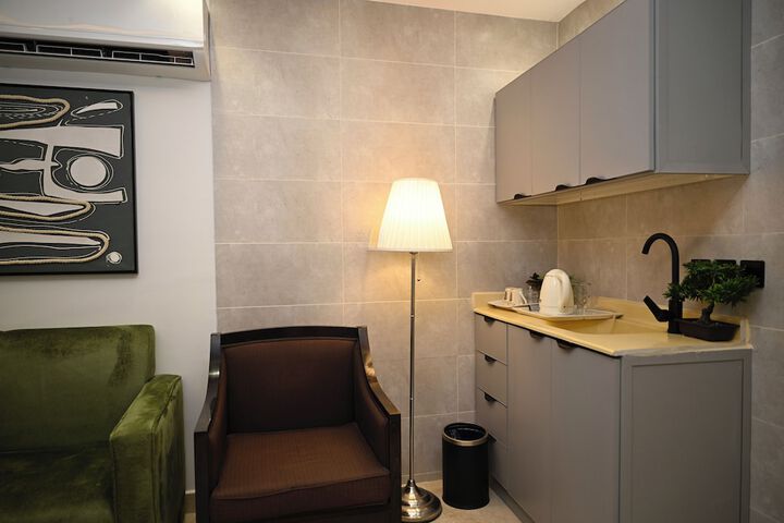 Room 11 of 32