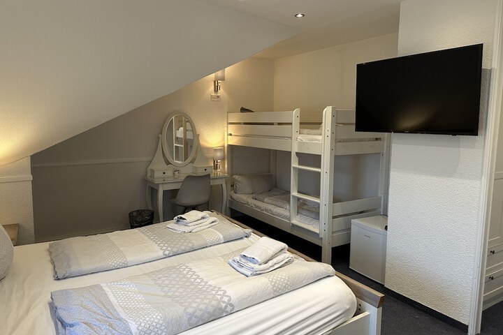 Room 15 of 109