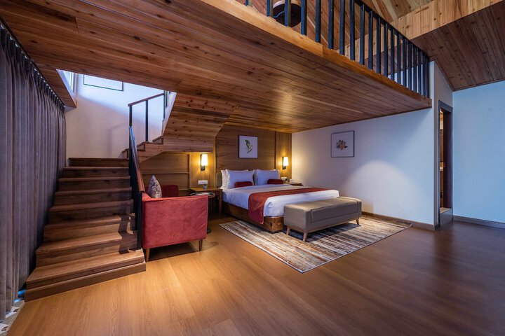 Room 5 of 8