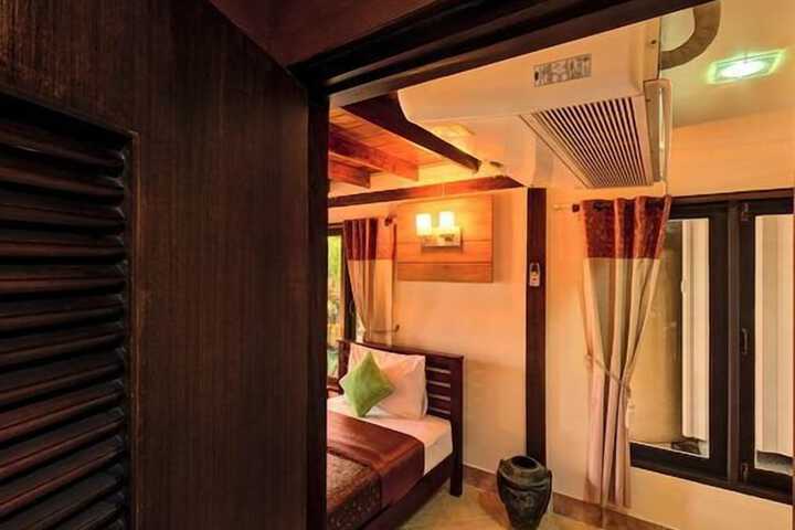 Room 9 of 93
