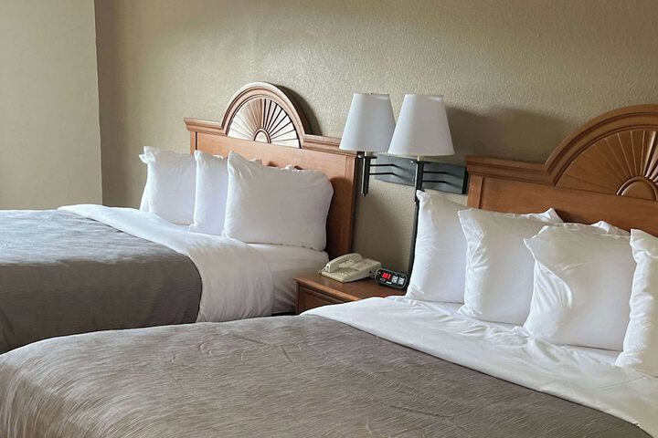 2 Queen Beds (8 of 8)