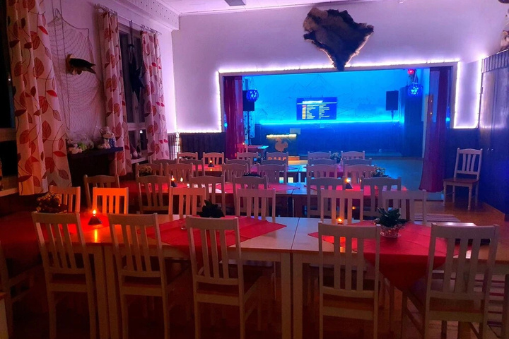 Dining 16 of 18