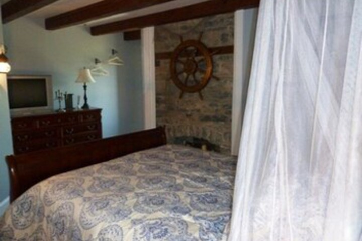 Room 25 of 29