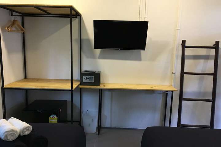 Room 25 of 42