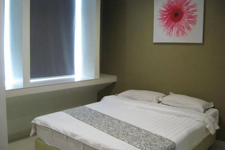 Room 13 of 21