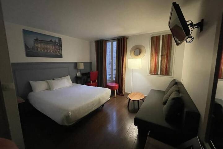 Room 5 of 11