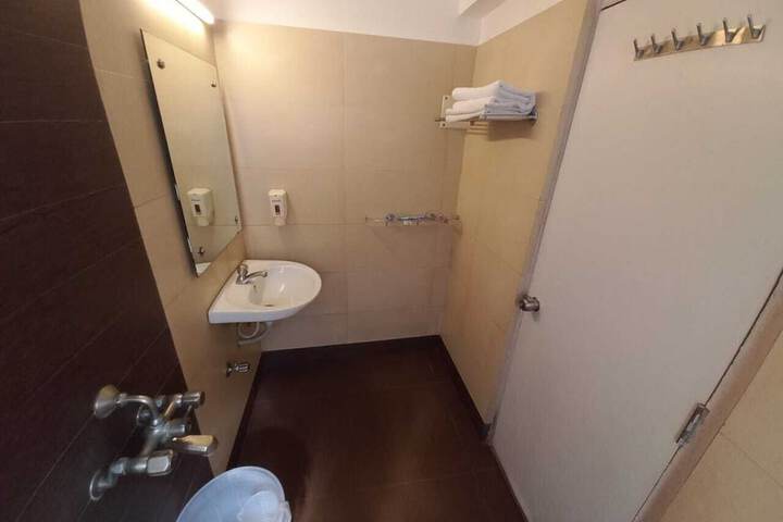 Room 19 of 34