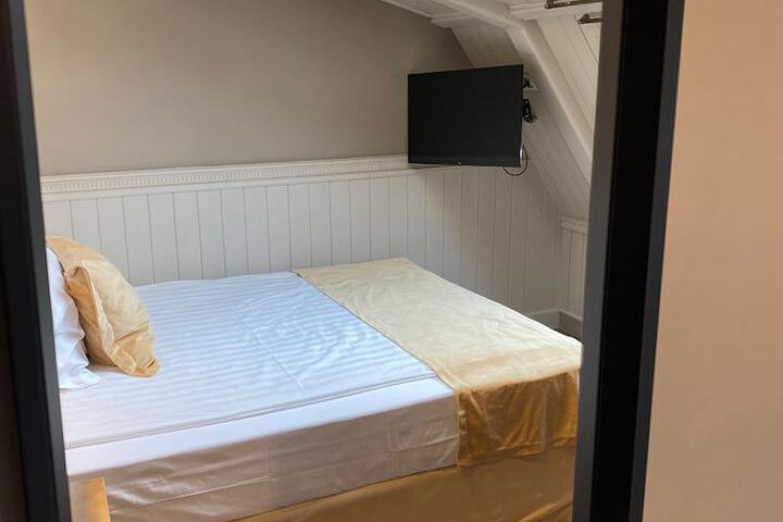 Room 25 of 73