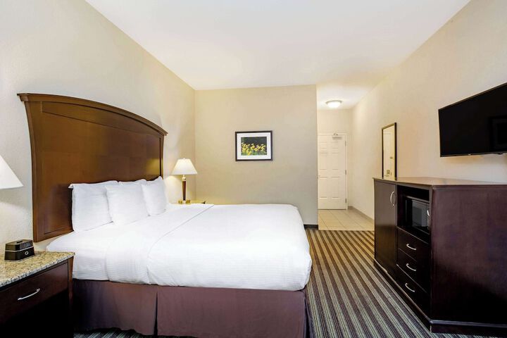 1 King Bed (9 of 18)