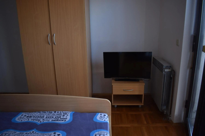 Room 5 of 14