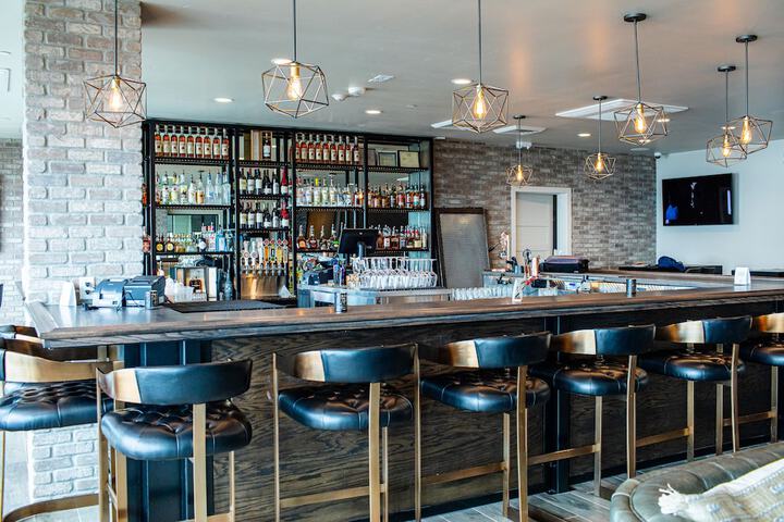 Lounge 194 of 215