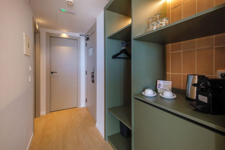 Room 43 of 98