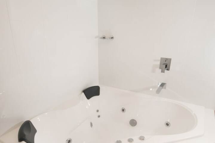 Hot Tub 20 of 54