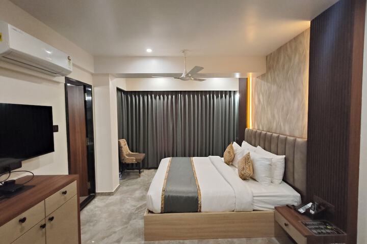 Room 11 of 34