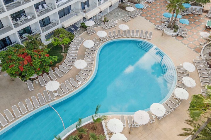 Hotel with Pool