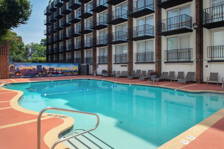 Pools & Facilities