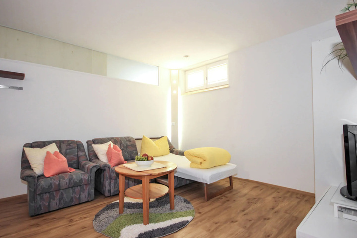 Room 4 of 13