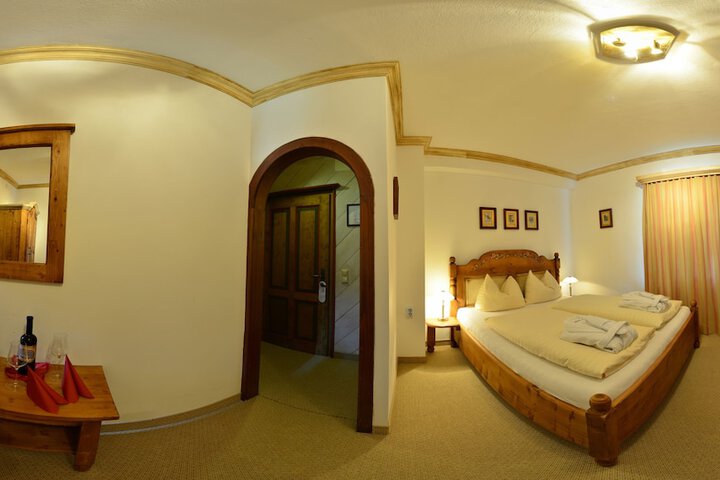 Room 21 of 27