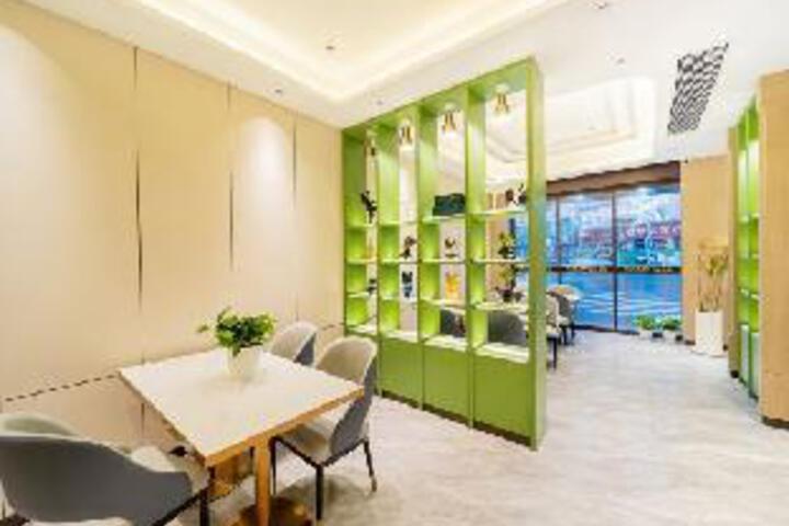 Sunshine Romantic Hotel