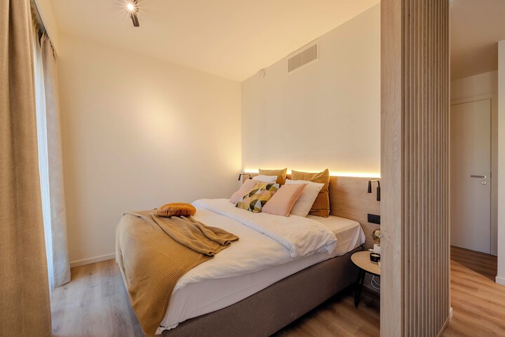 Room 4 of 28