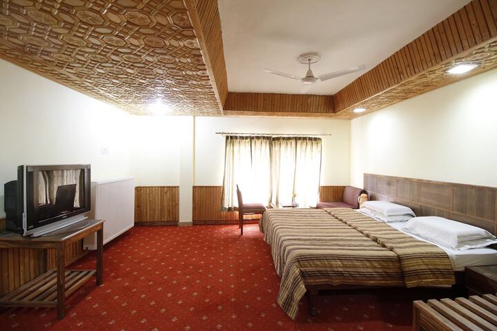 Room 6 of 32