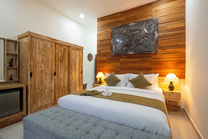 Room 8 of 34